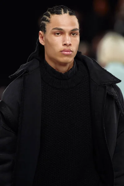 Look 64
